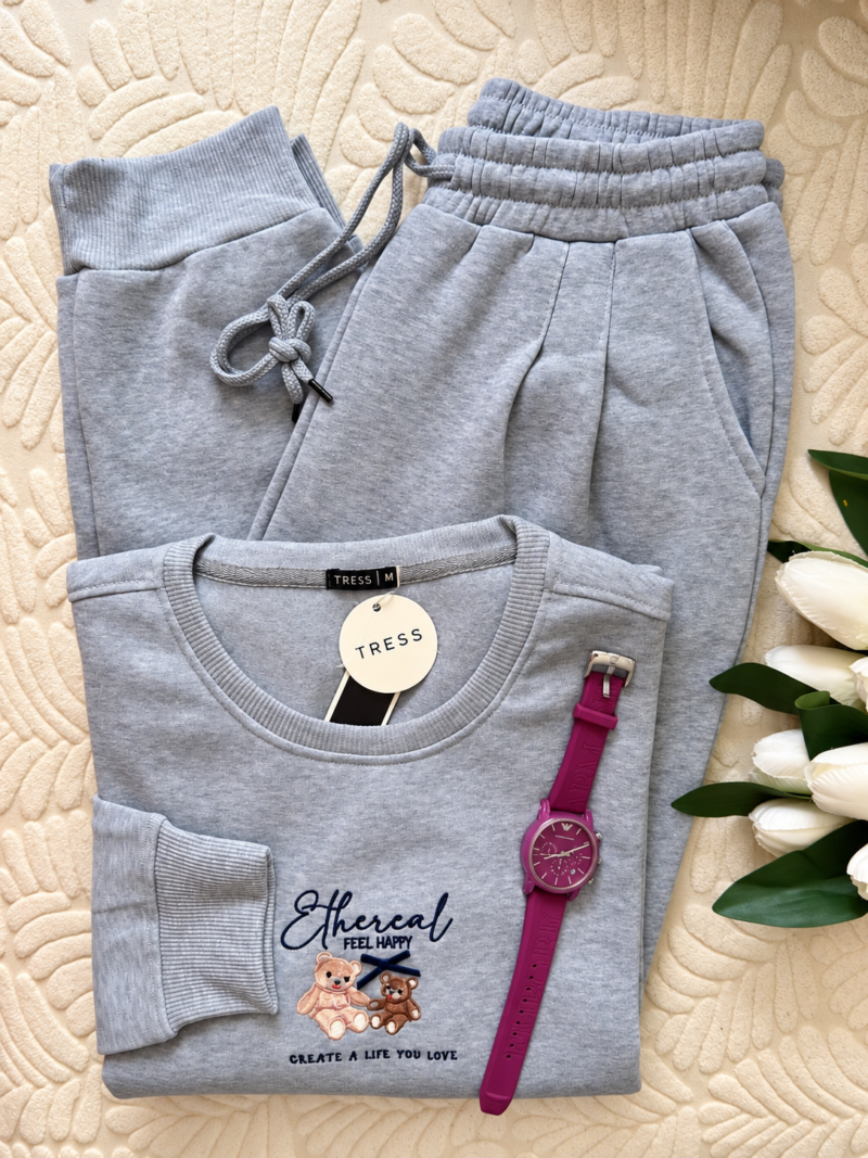 Ensemble cocooning gris et montre fuchsia